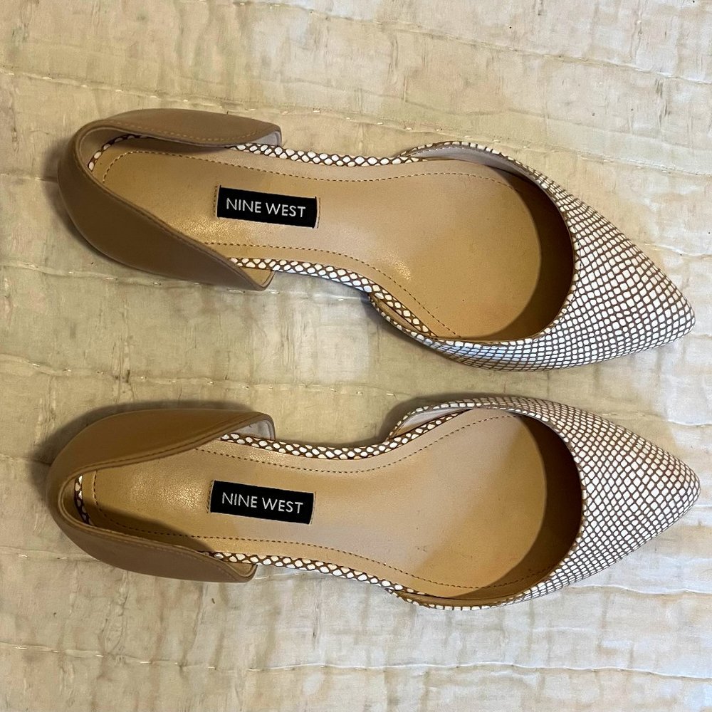Nine West Pointy toe flats in beige and brown checks, size 8